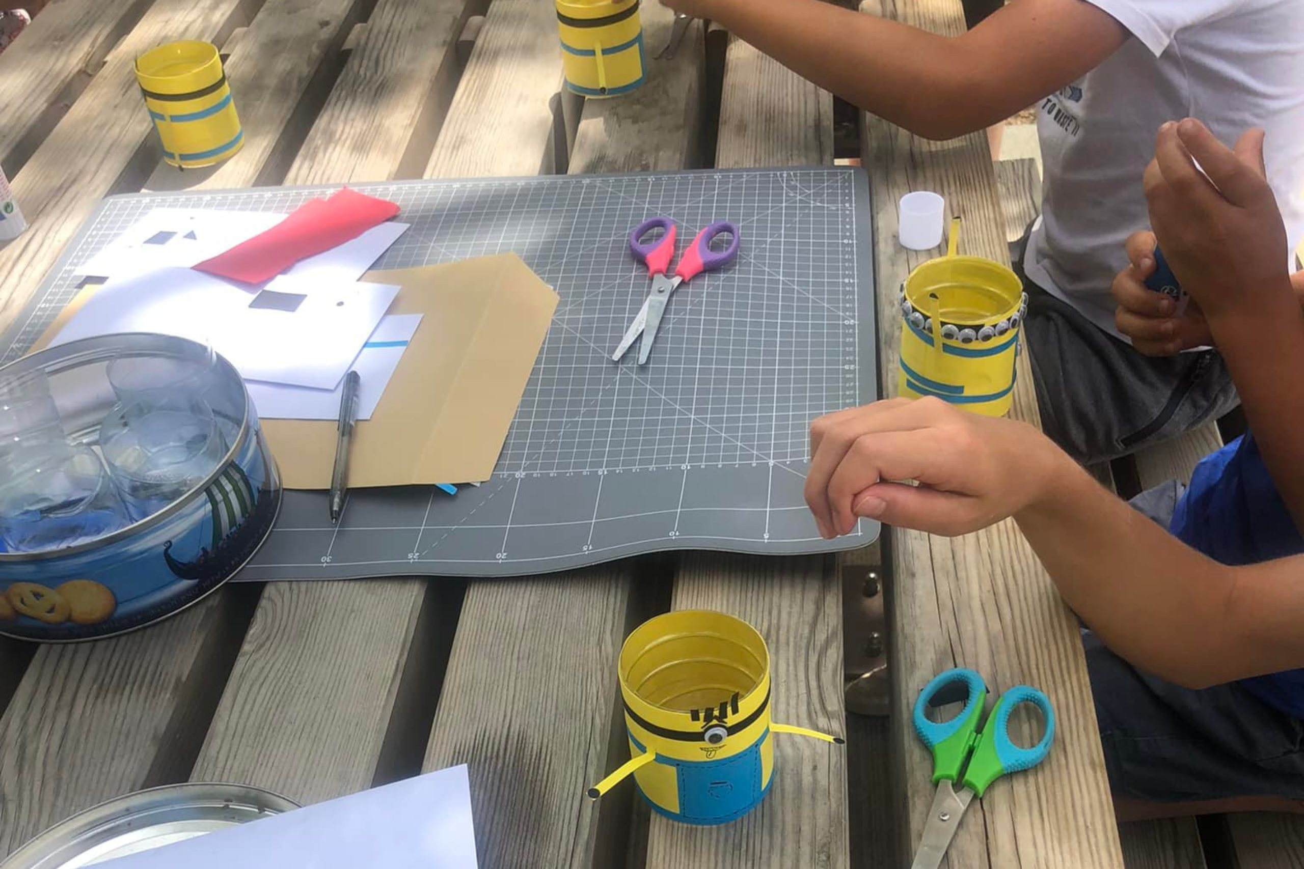 Atelier jeune public lors de la projection en plein air du film les mignons au parc Daunadery