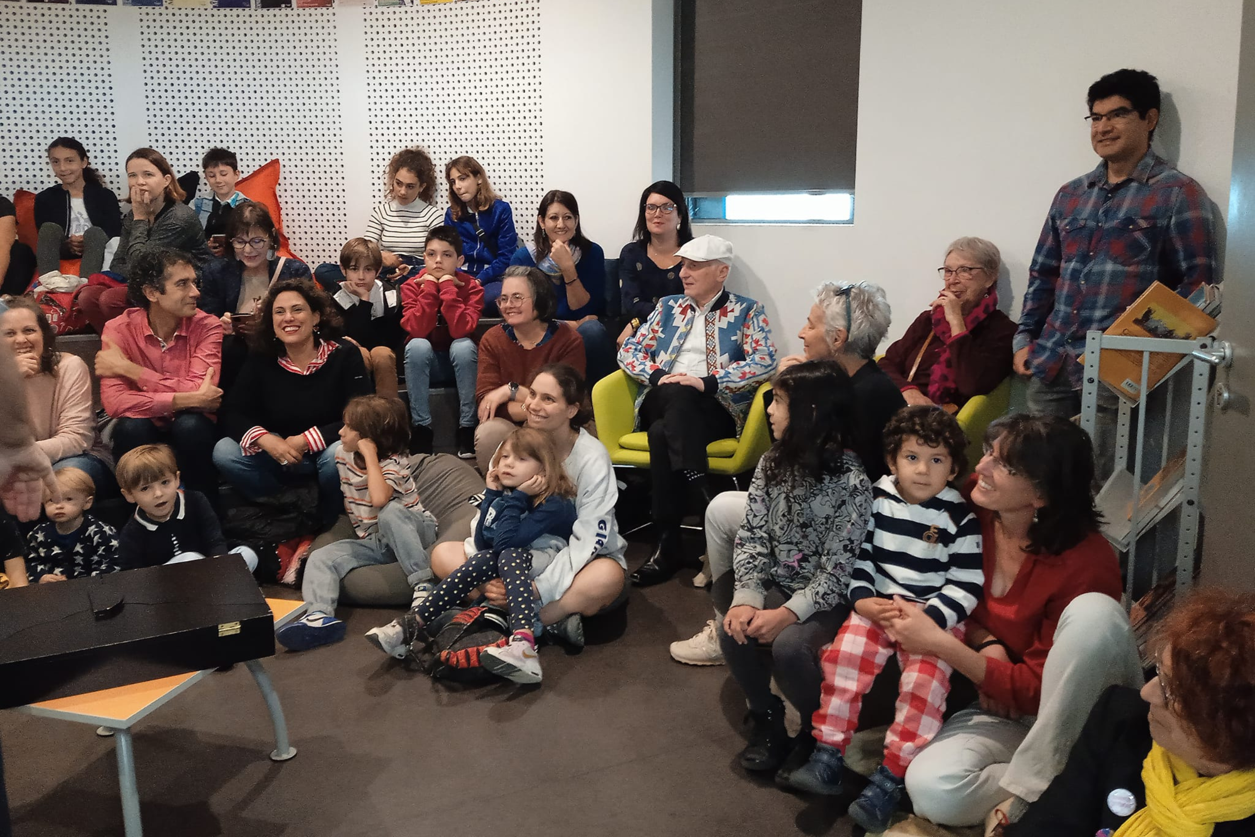 lecture a la médiathèque pour les enfants